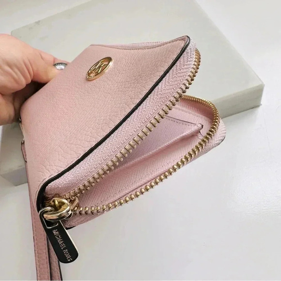 Micheal Kors Pebbled Leather Zip Around Wallet/Wristlet - Picture 7 of 9